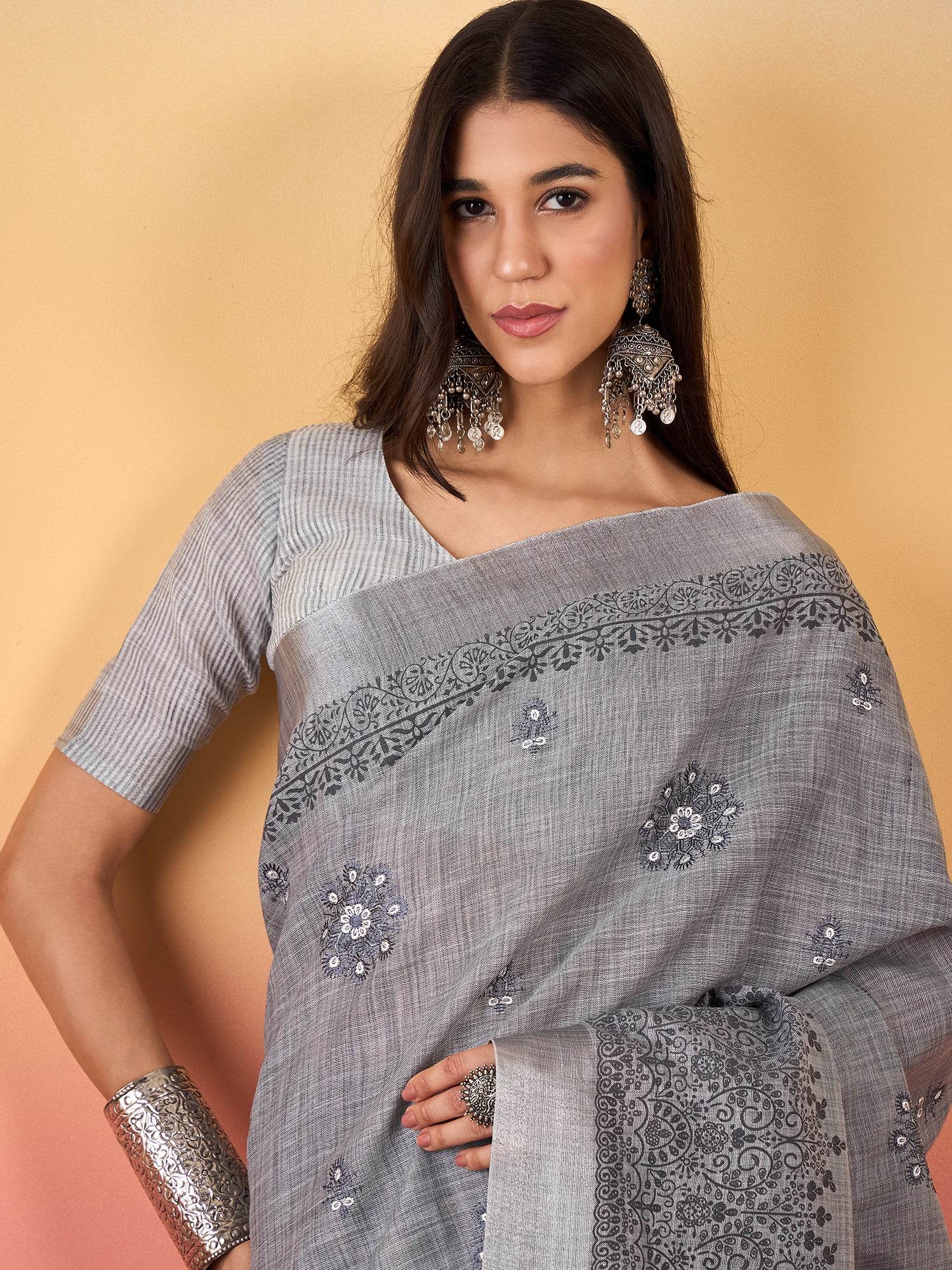 ZARI MAHAL-Elegant Silver Grey Linen Saree with Intricate Black Floral Woven Border