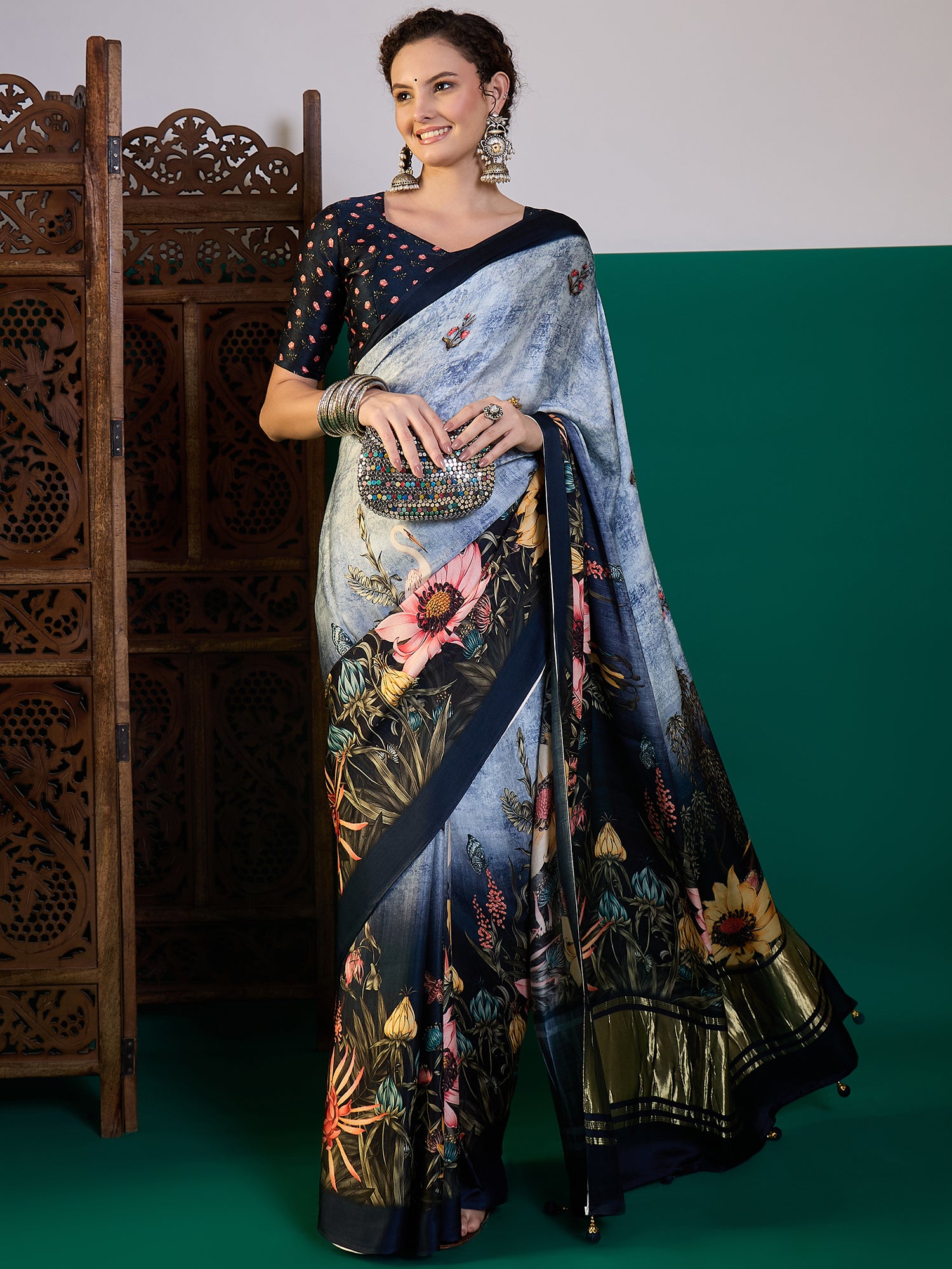 SURTAAL-Rich navy border with subtle zari detailing enhances the saree’s sophisticated appeal