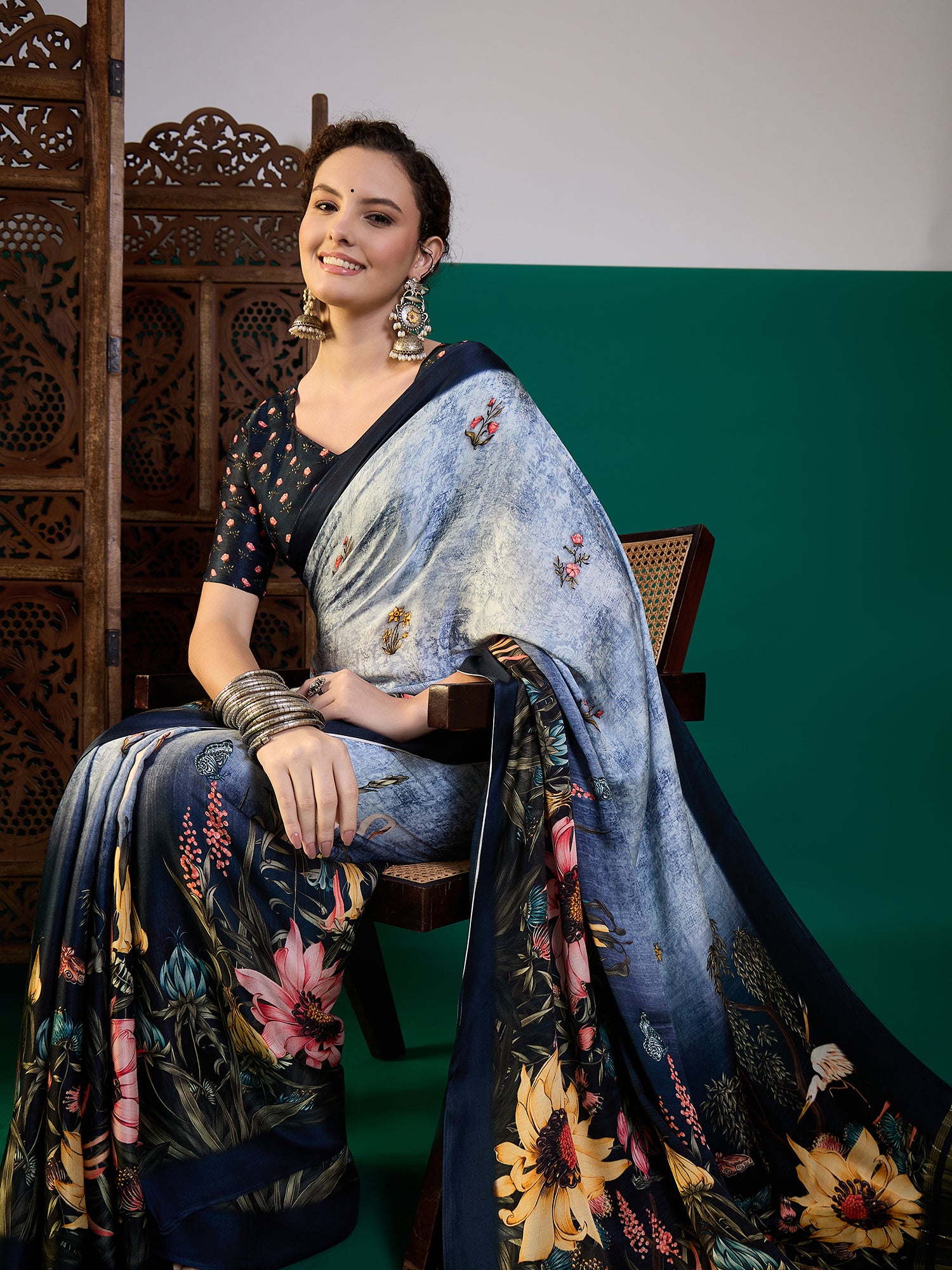 SURTAAL-Rich navy border with subtle zari detailing enhances the saree’s sophisticated appeal