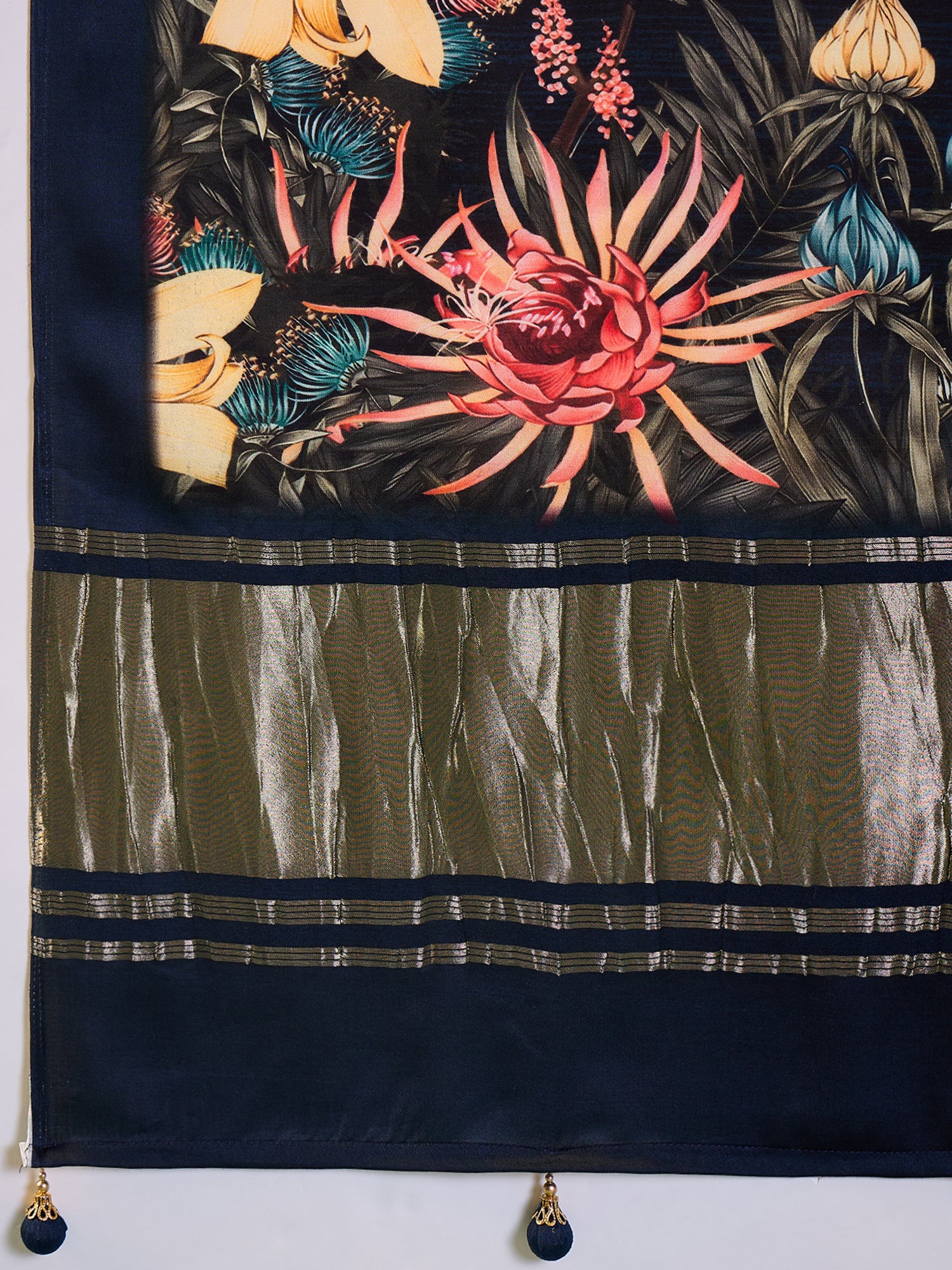 SURTAAL-Rich navy border with subtle zari detailing enhances the saree’s sophisticated appeal