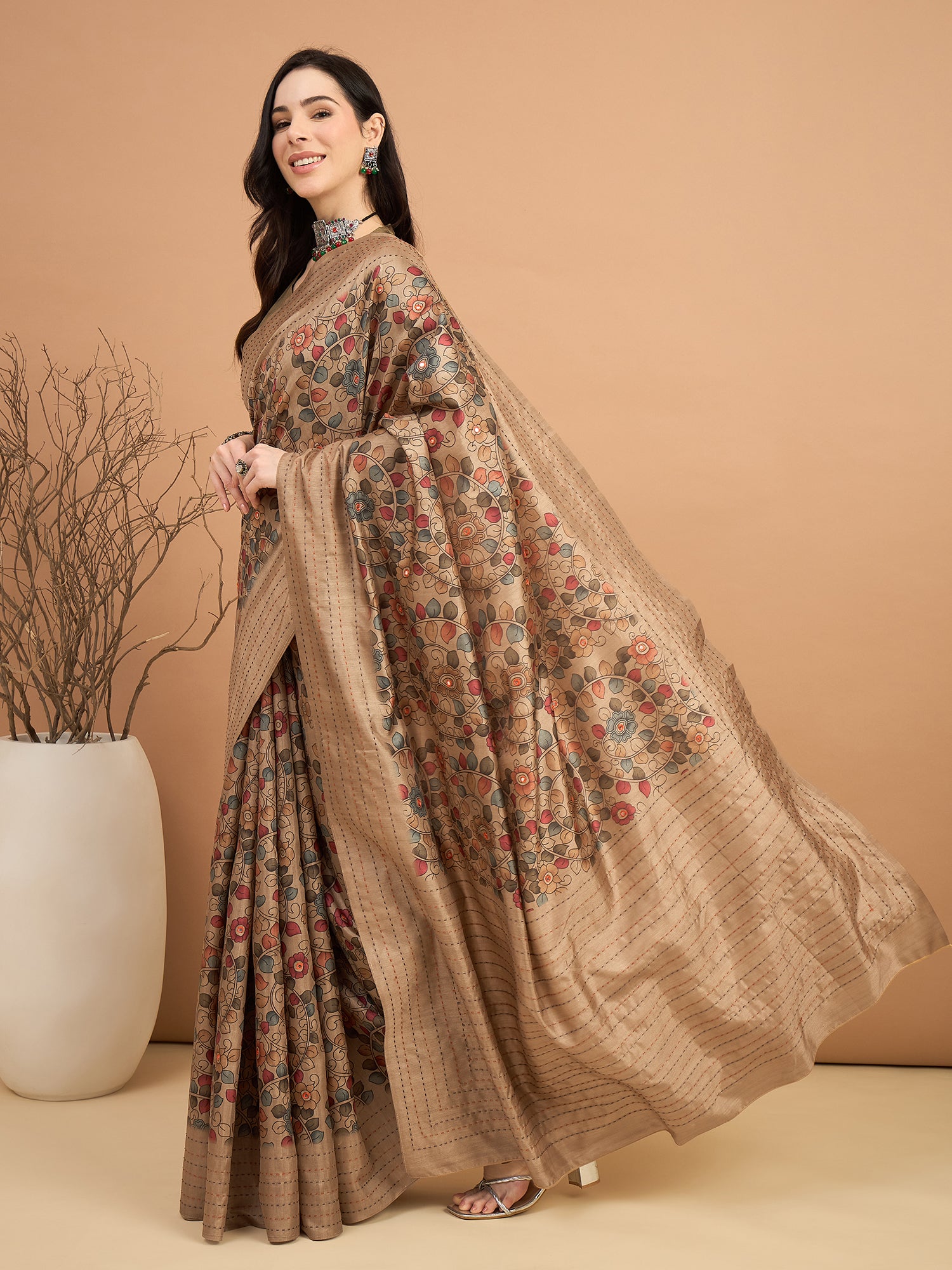 KATHAKARI-Broad pallu with finely detailed traditional-inspired patterns