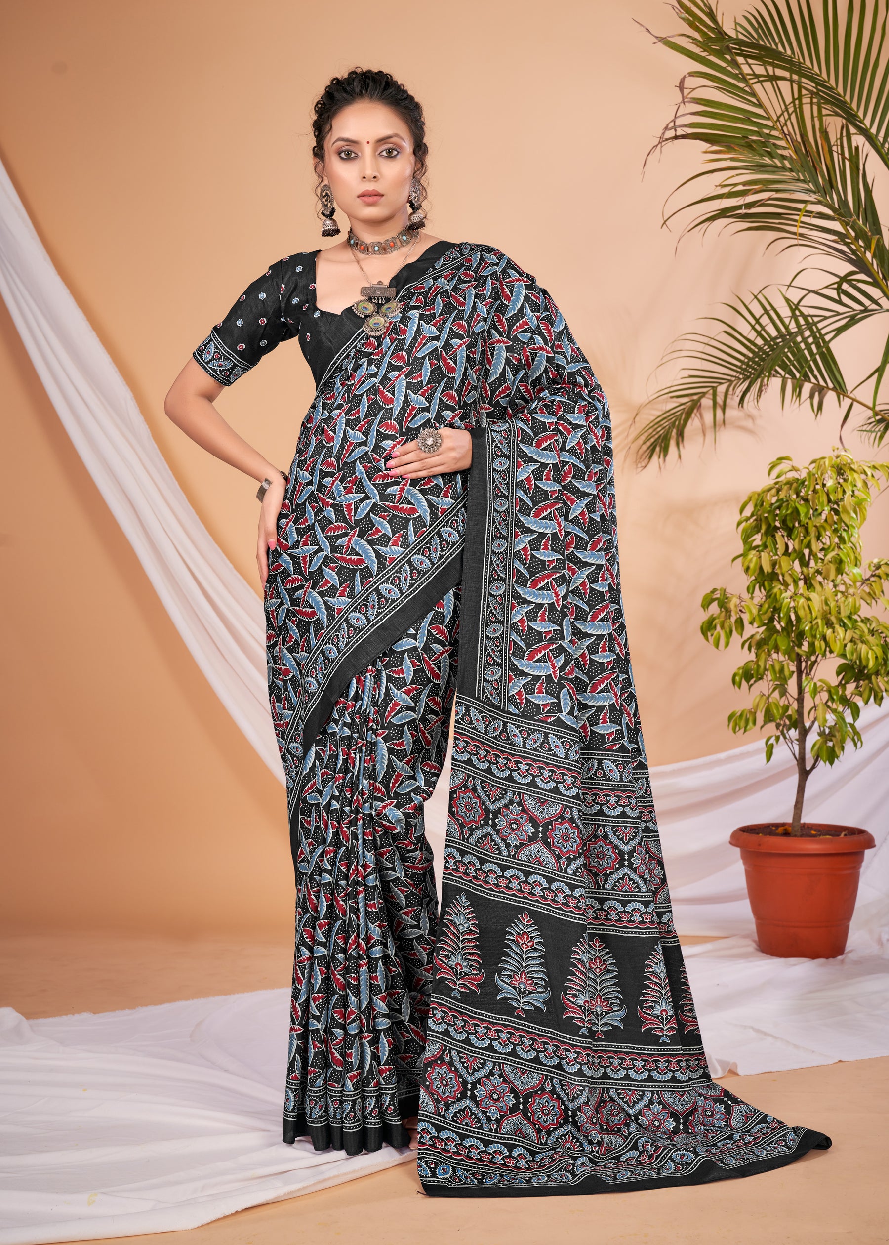 KUMRAN Royal Noir Floral Heritage Saree
