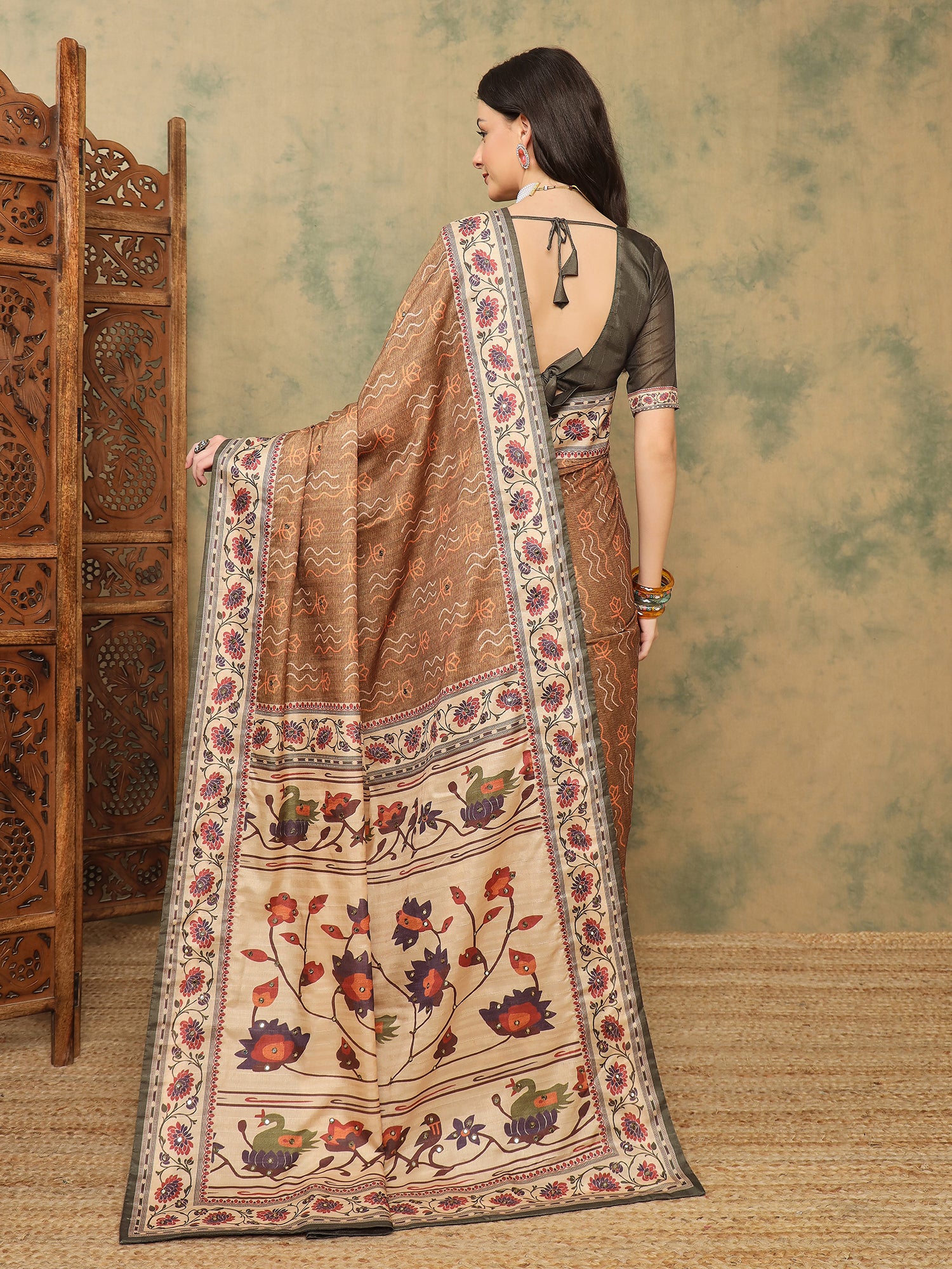 ROOPRANI-Elegant Coffee Brown Floral Border Saree with Artistic Nature Motif Pallu