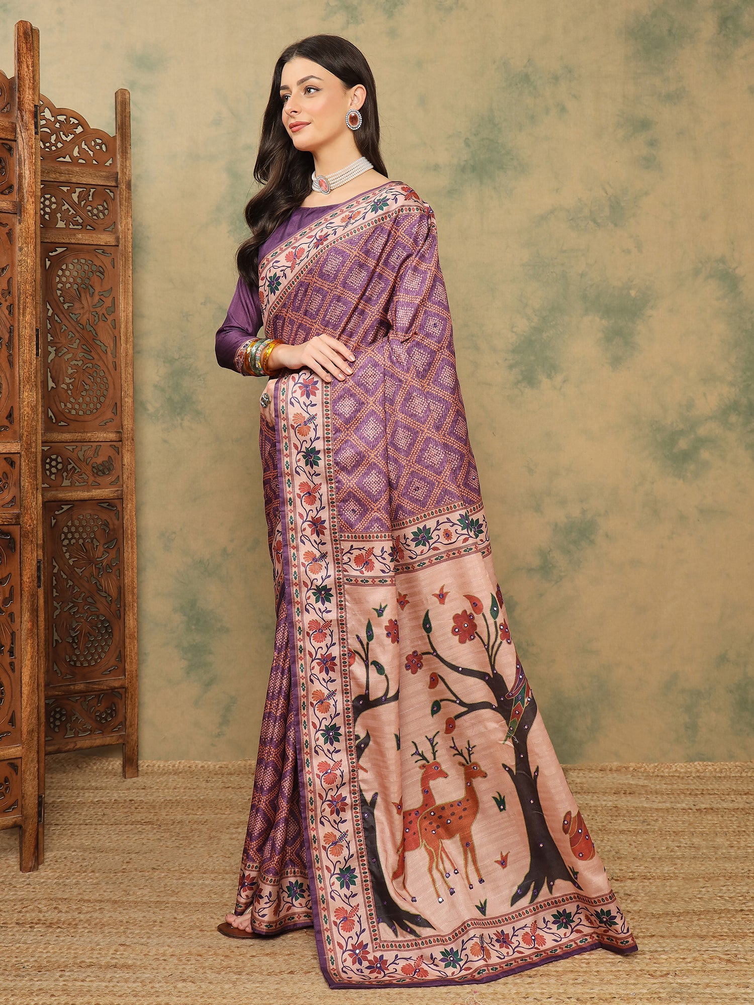 ROOPRANI-Royal Purple Floral Border Saree with Elegant Deer Motif Pallu