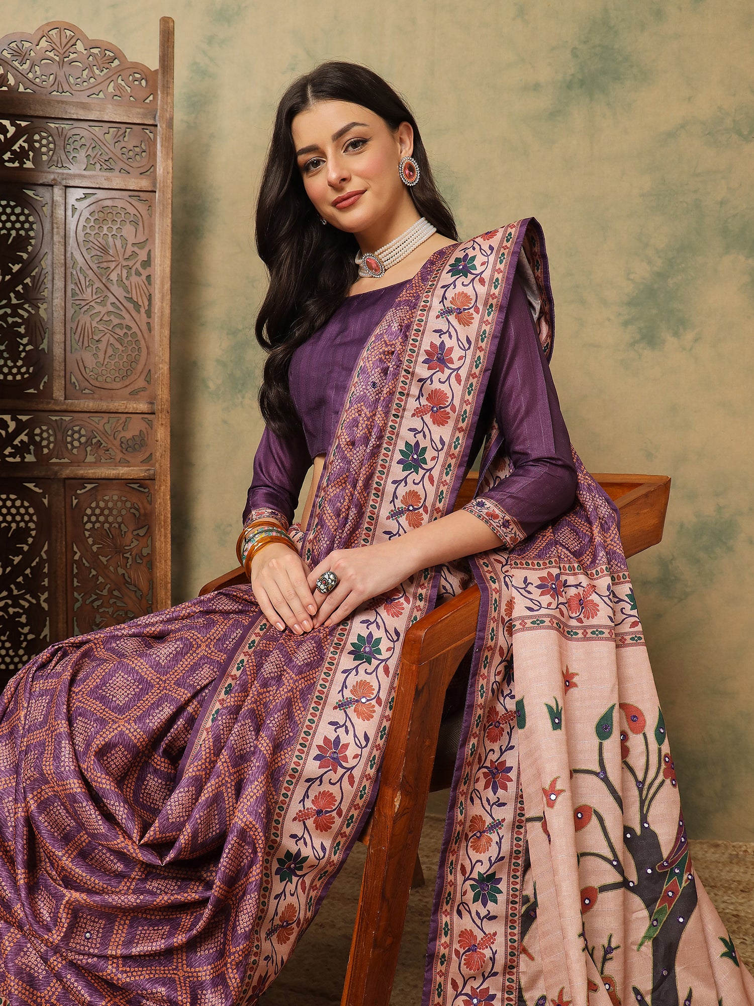 ROOPRANI-Royal Purple Floral Border Saree with Elegant Deer Motif Pallu