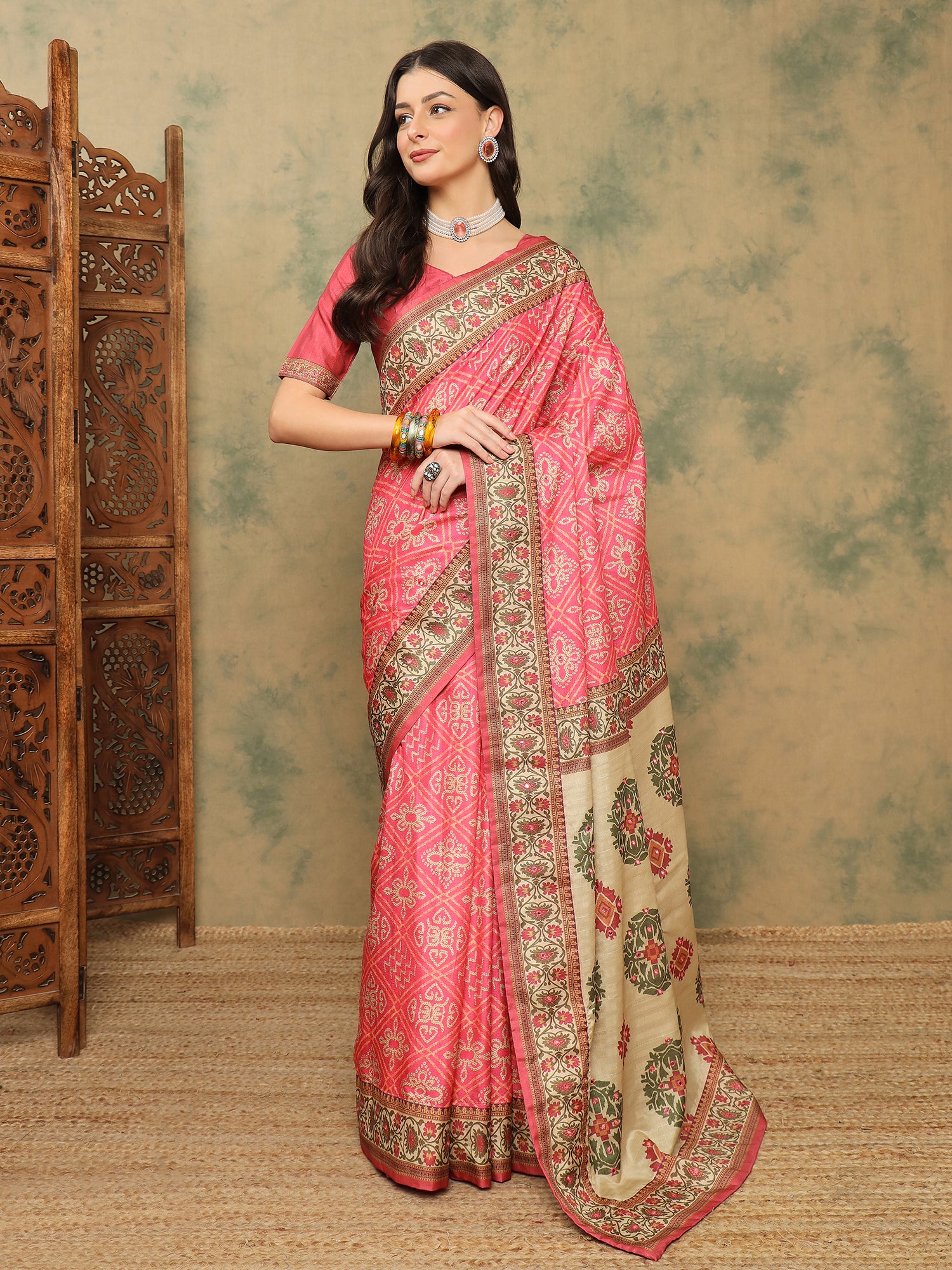 ROOPRANI-Elegant Rani Pink Traditional Woven Saree with Floral Border and Designer Pallu