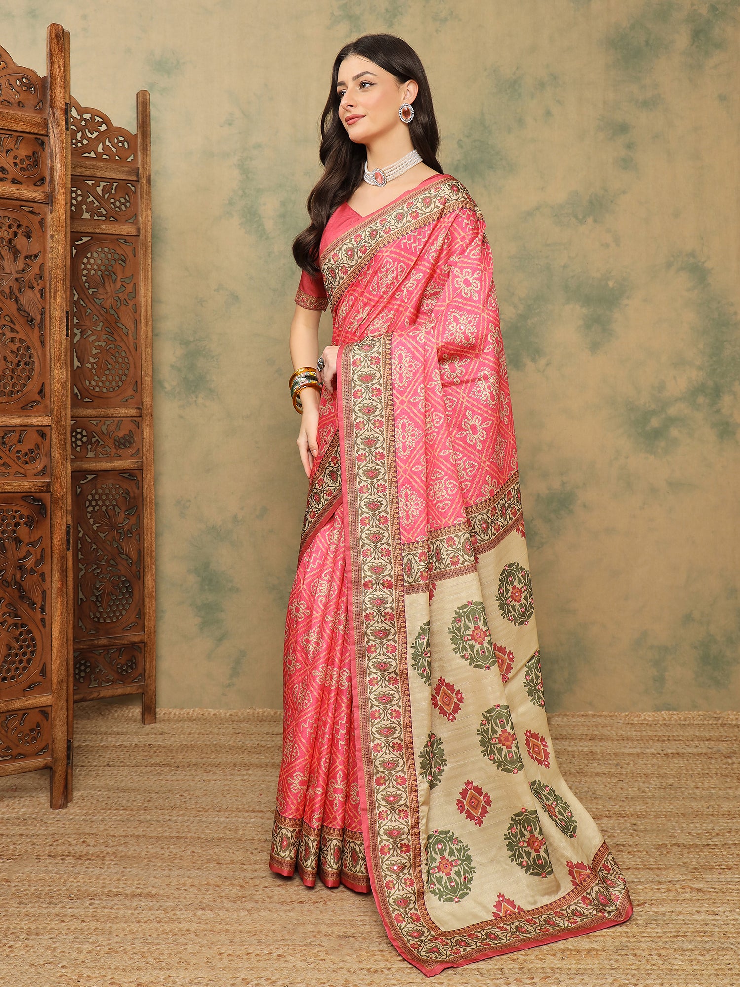 ROOPRANI-Elegant Rani Pink Traditional Woven Saree with Floral Border and Designer Pallu