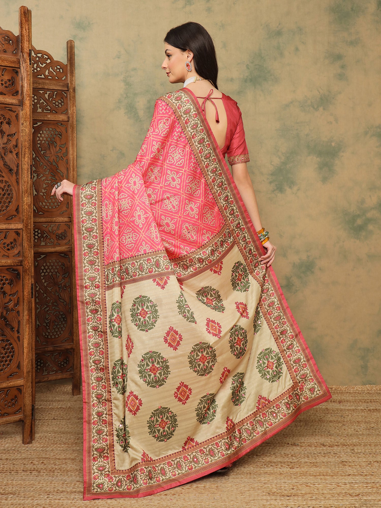 ROOPRANI-Elegant Rani Pink Traditional Woven Saree with Floral Border and Designer Pallu
