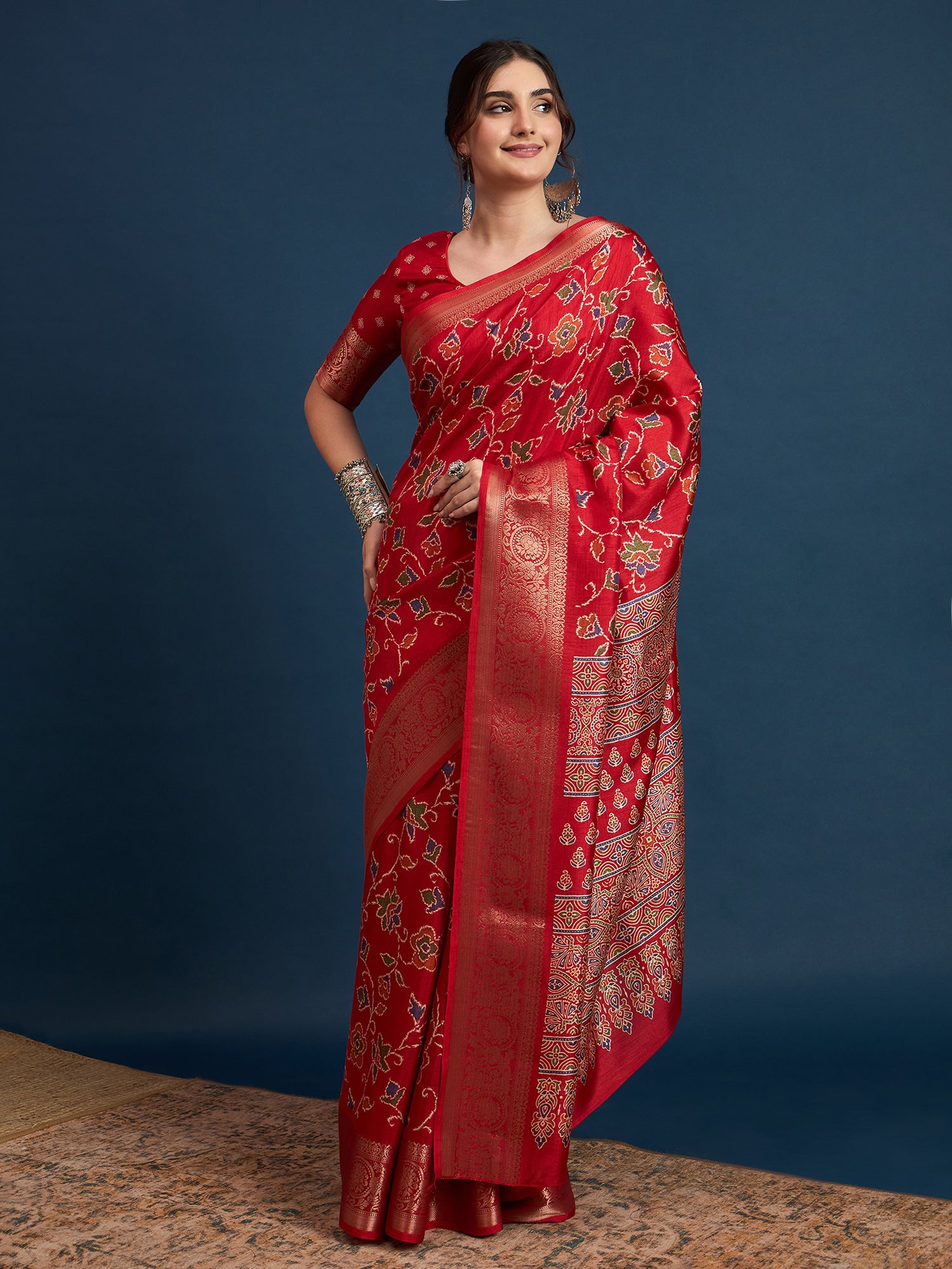 Women's Dola Fabric Jacquard Border Saree with Floral and Botanical Prints