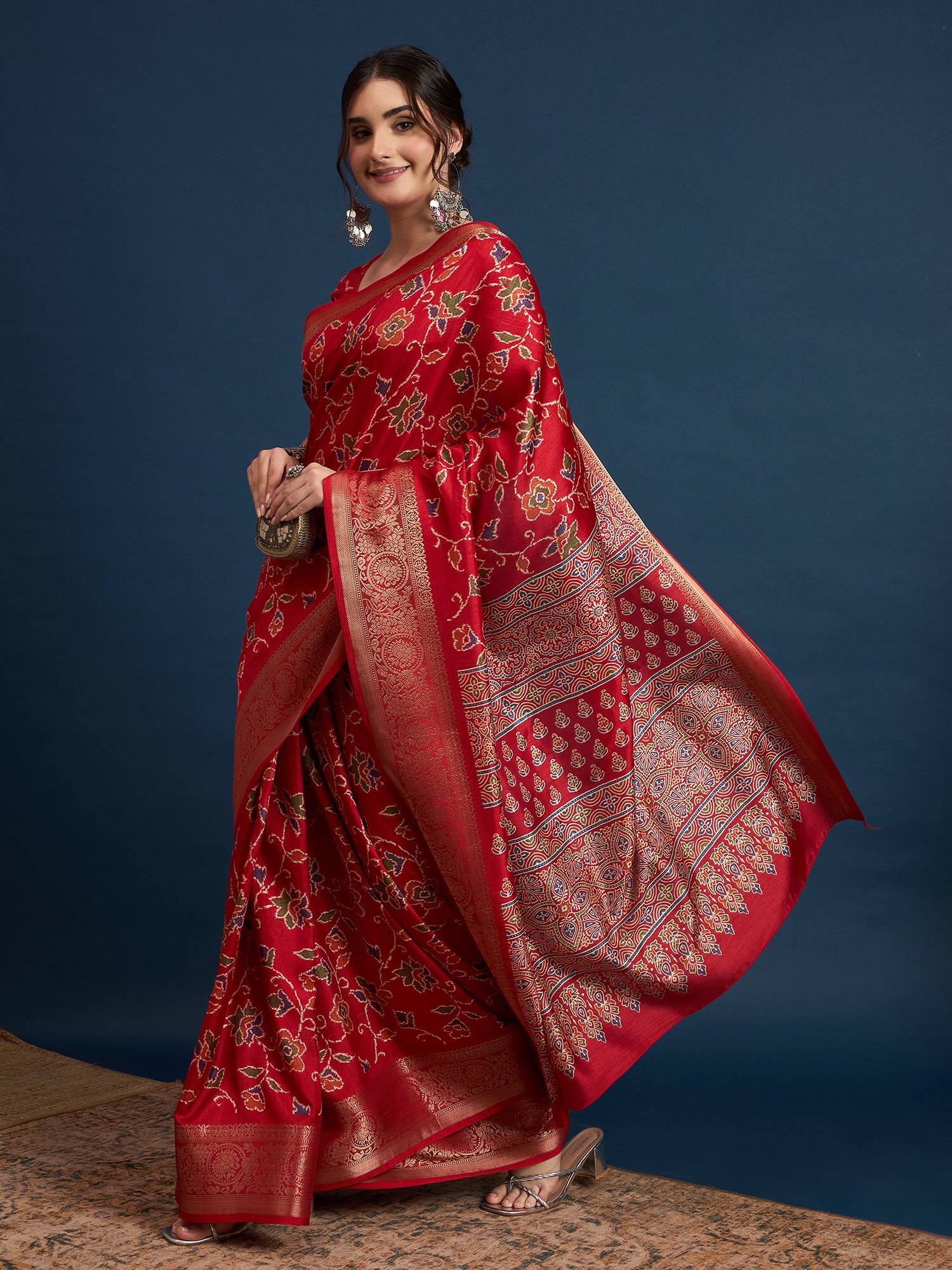 Women's Dola Fabric Jacquard Border Saree with Floral and Botanical Prints