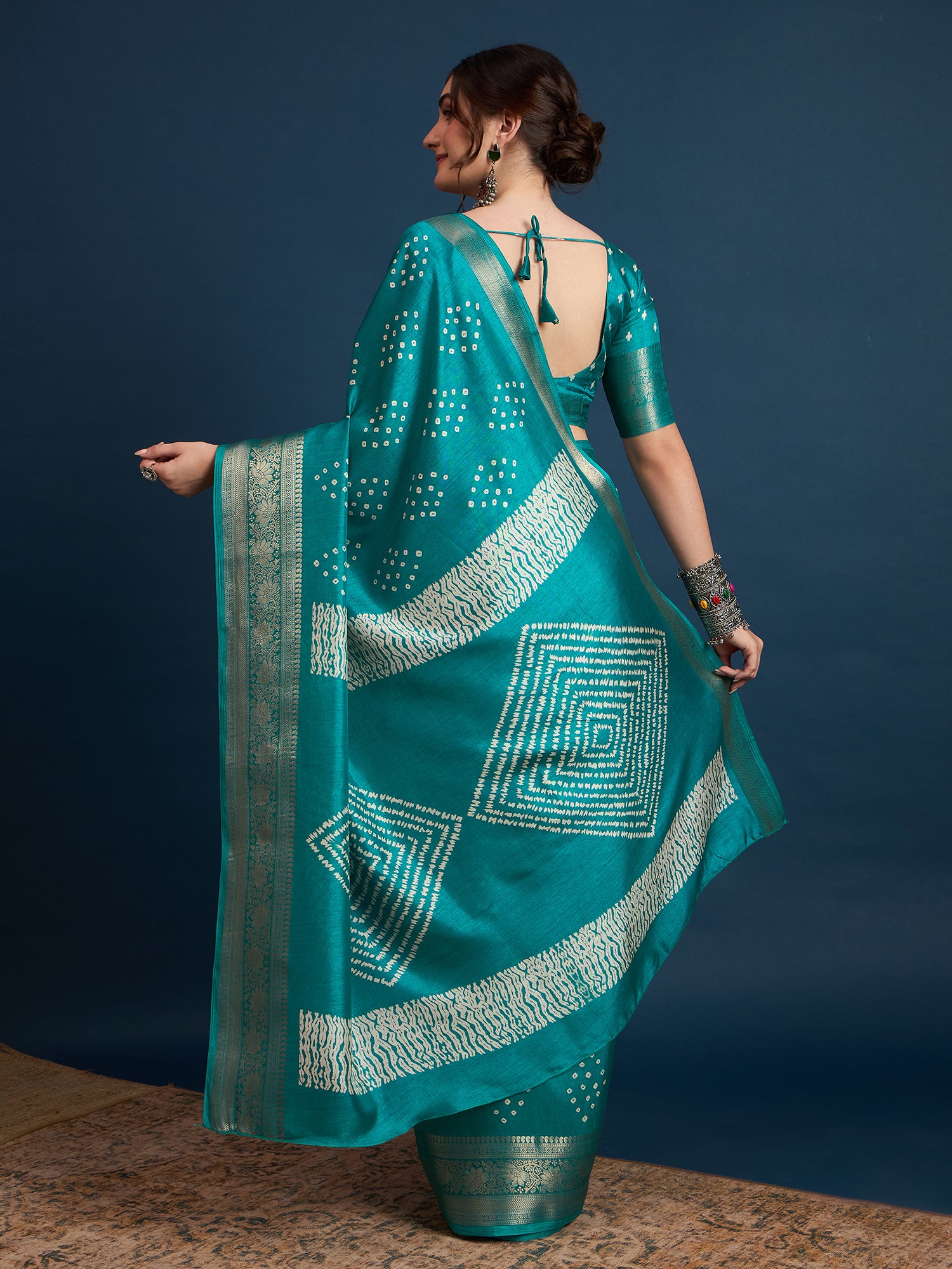 New Launch Dola Fabric Saree with Jacquard Border – Elegant Saree for Weddings, Occasions & Festivities