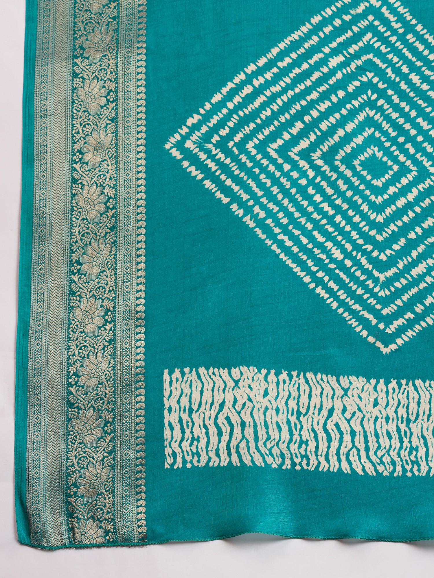 New Launch Dola Fabric Saree with Jacquard Border – Elegant Saree for Weddings, Occasions & Festivities