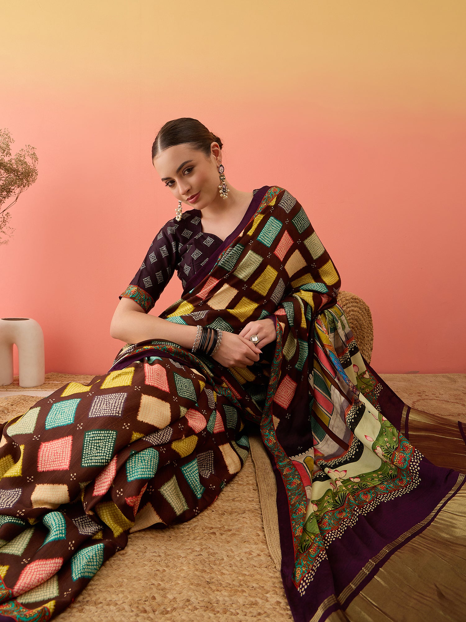 Figure Print Saree with Checks Pattern