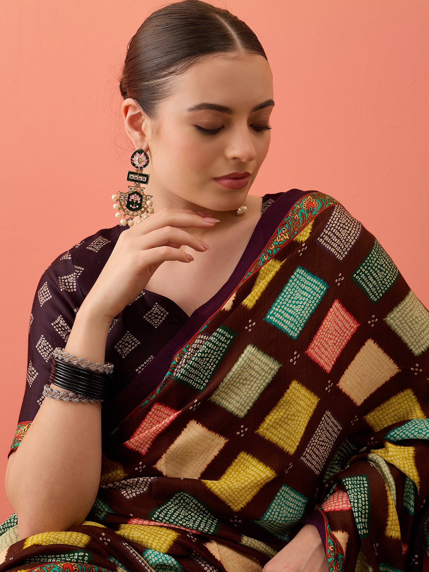 Figure Print Saree with Checks Pattern