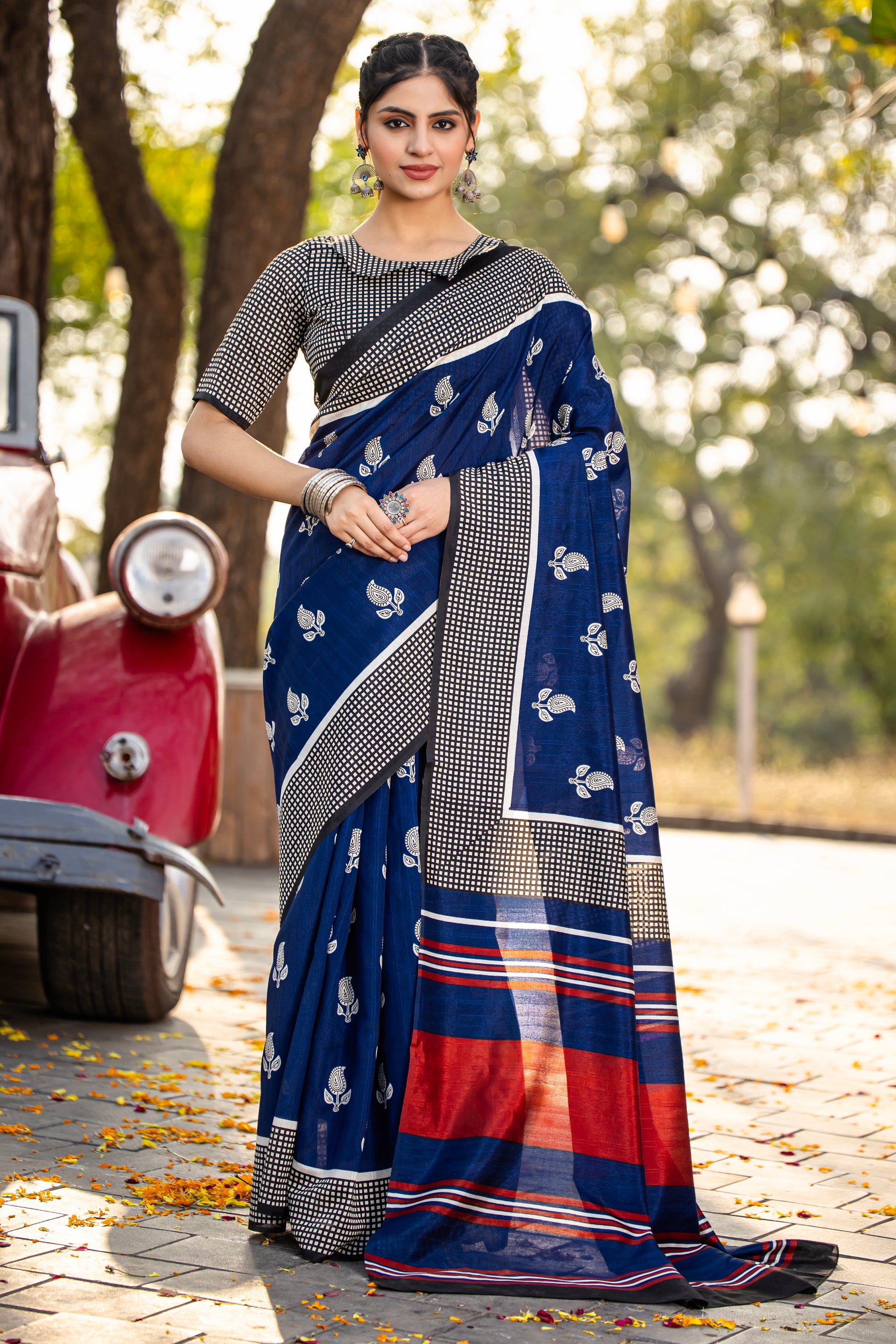 Professional Perfection: Womaniya Bhagalpuri Saree for the Modern Woman