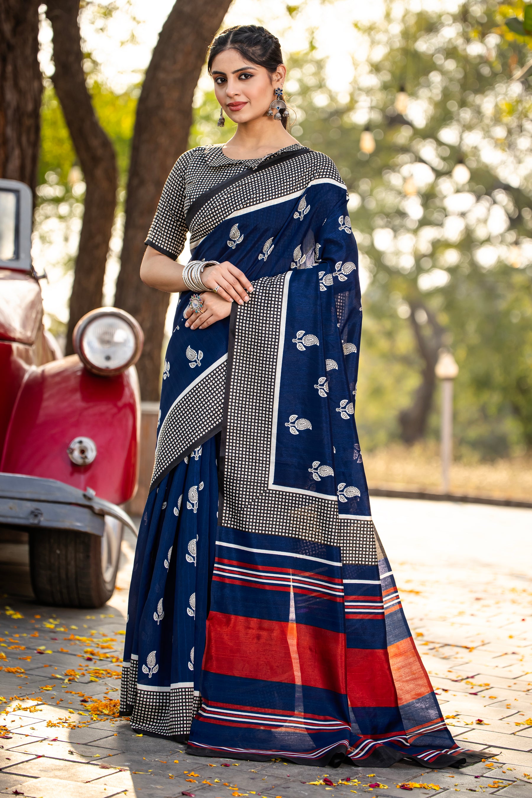Professional Perfection: Womaniya Bhagalpuri Saree for the Modern Woman