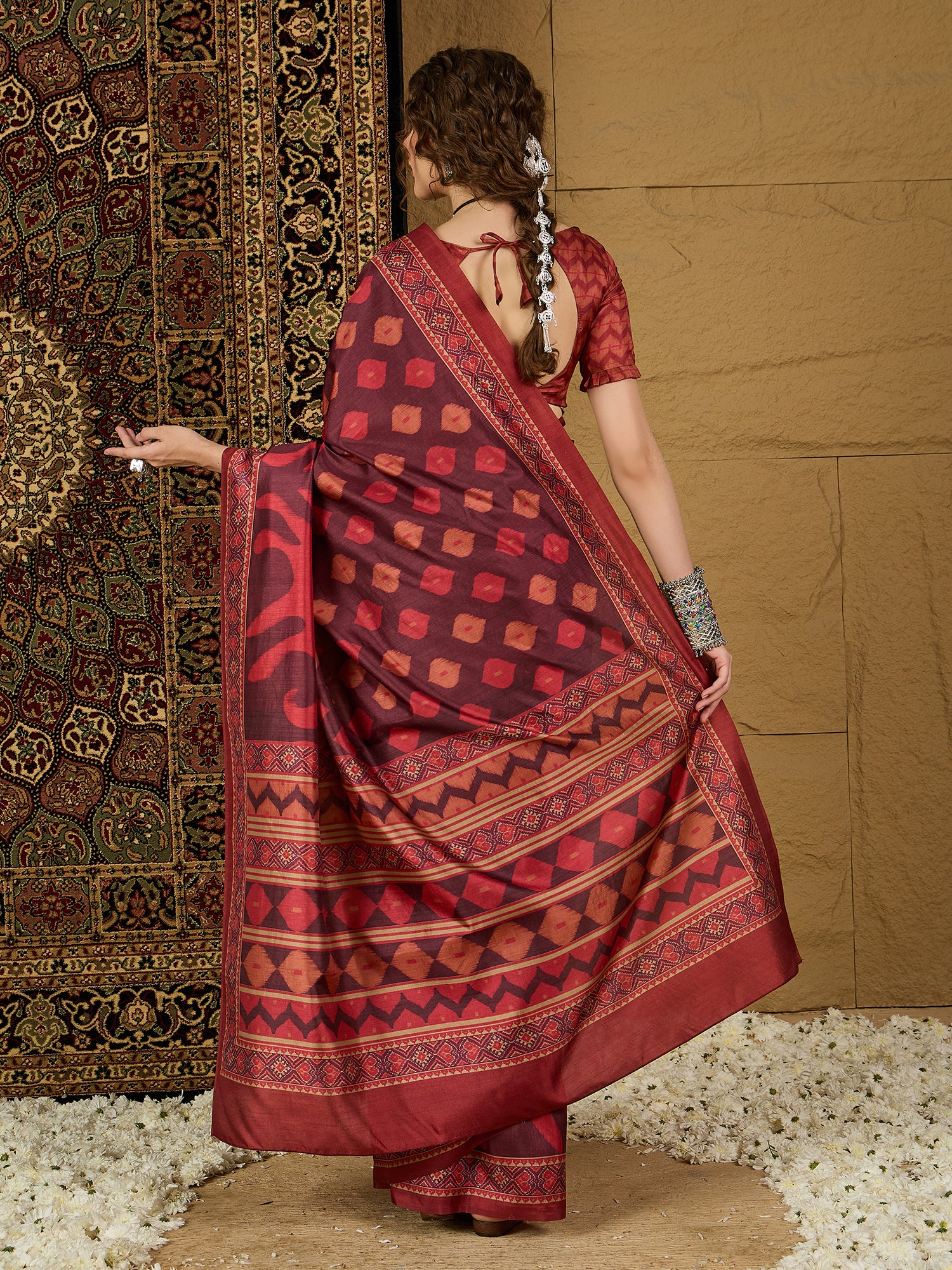 Ikat Print Saree – Vibrant Traditional Patterns in Soft Fabric for Effortless Elegance