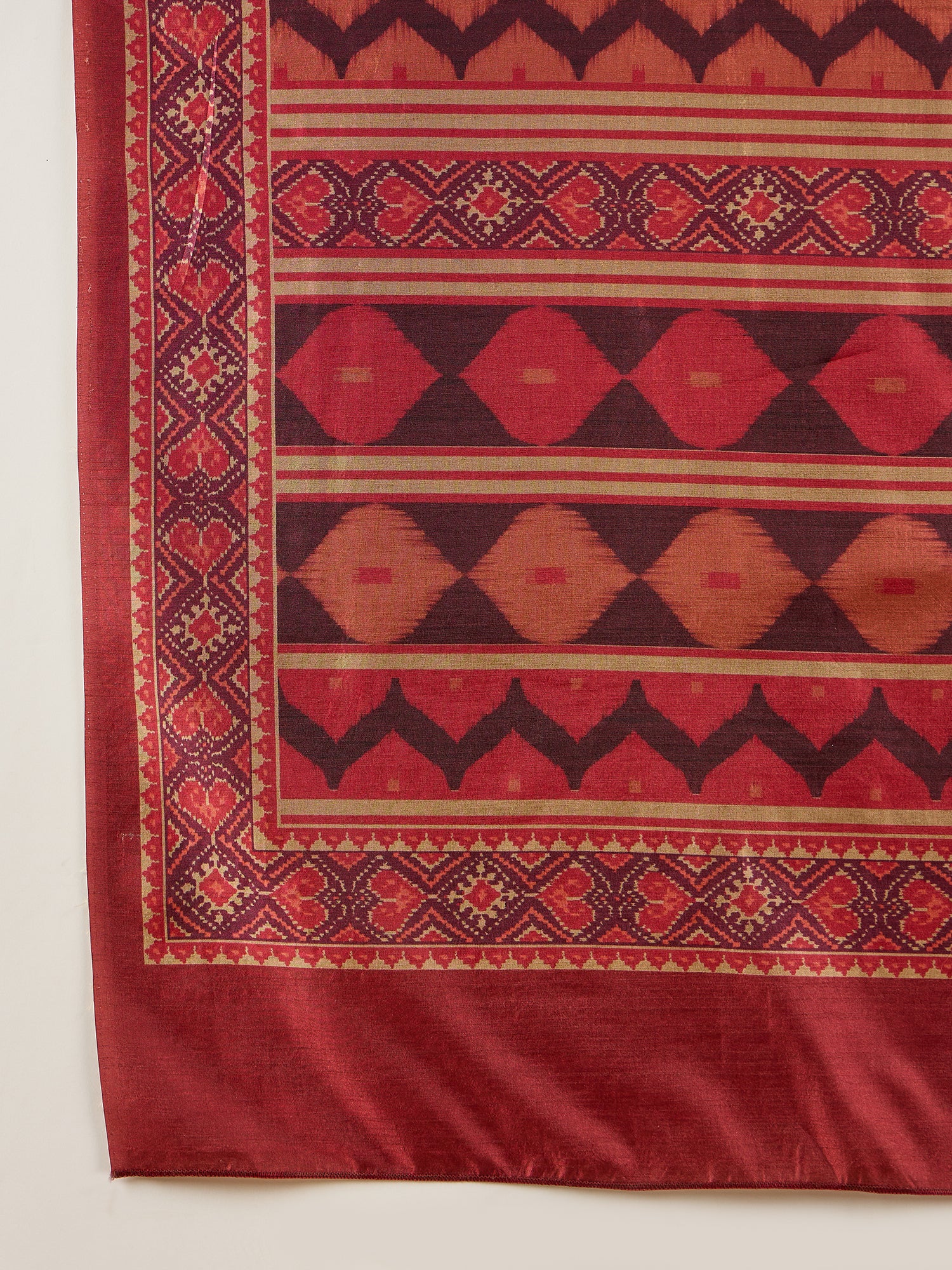 Ikat Print Saree – Vibrant Traditional Patterns in Soft Fabric for Effortless Elegance