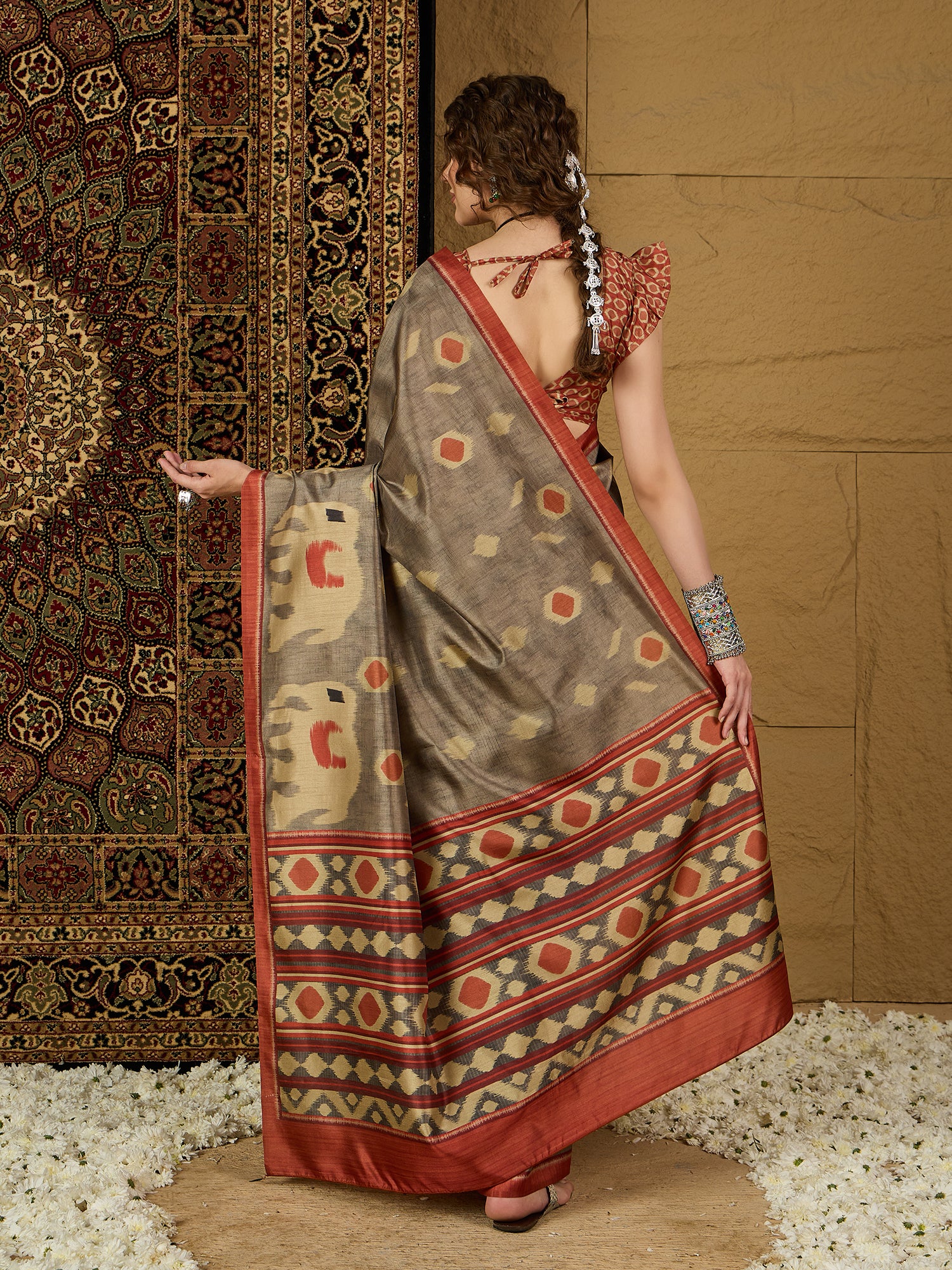 Ikat Print Saree – Elegant Geometric Patterns in Comfortable, Lightweight Fabric