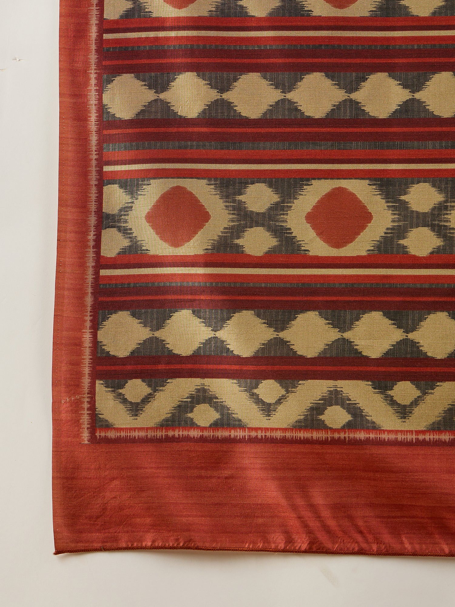 Ikat Print Saree – Elegant Geometric Patterns in Comfortable, Lightweight Fabric