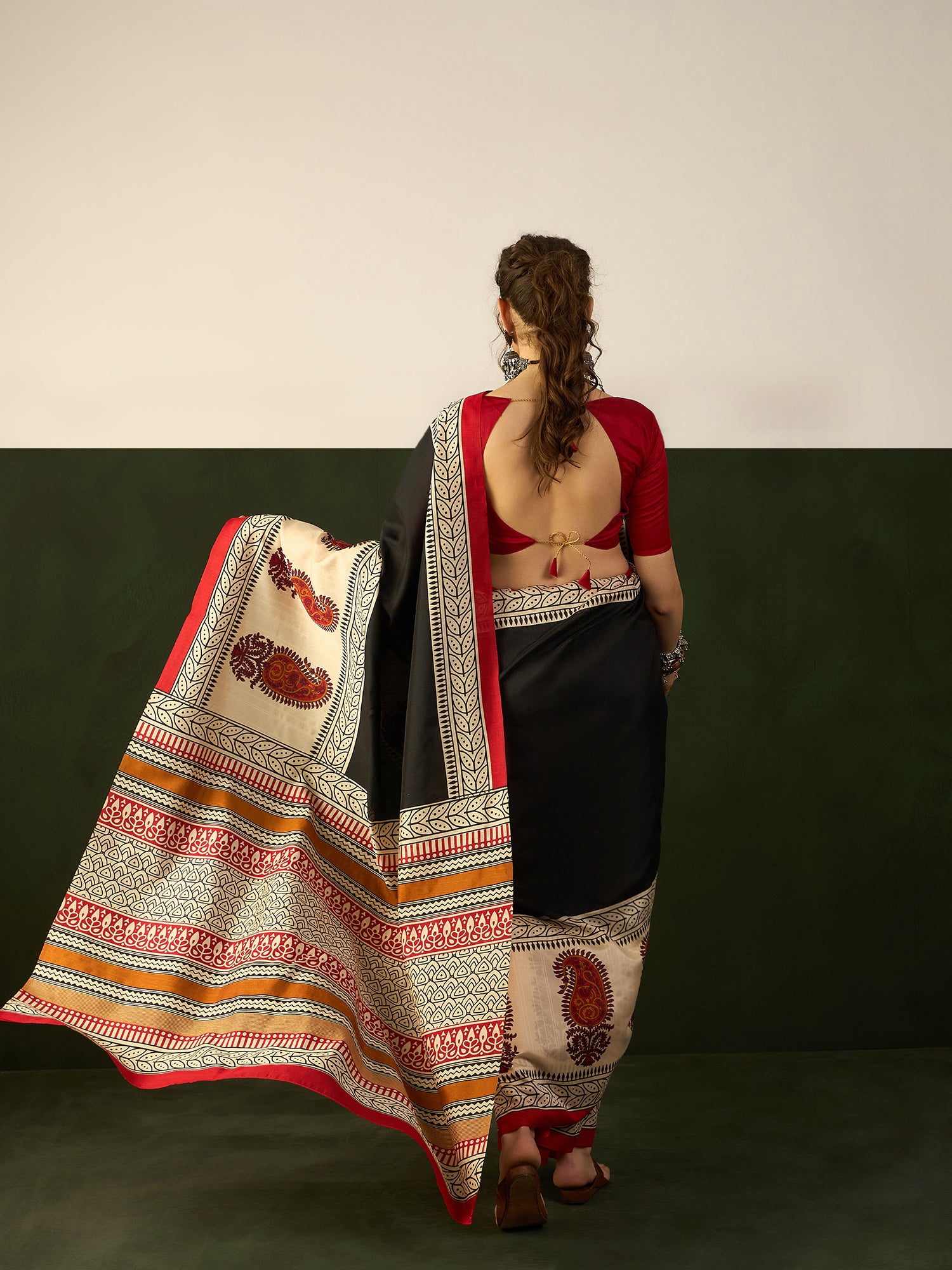 WOMANIYA Ethnic Motifs Floral Printed Art Silk Bhagalpuri Saree - Apple Lifestyle
