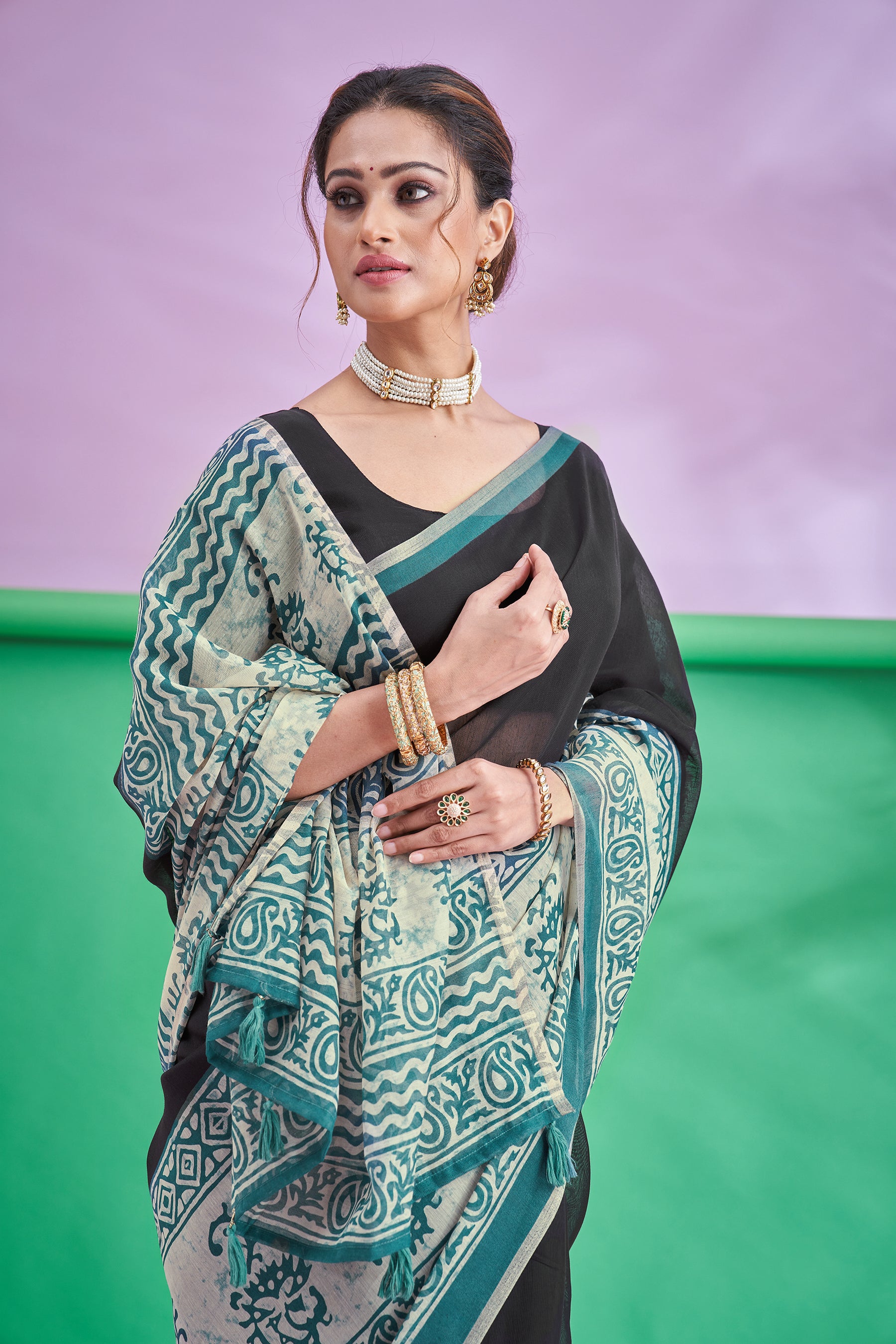Trishya Black Artistic Print Saree-Black & Teal Heritage Print Saree
