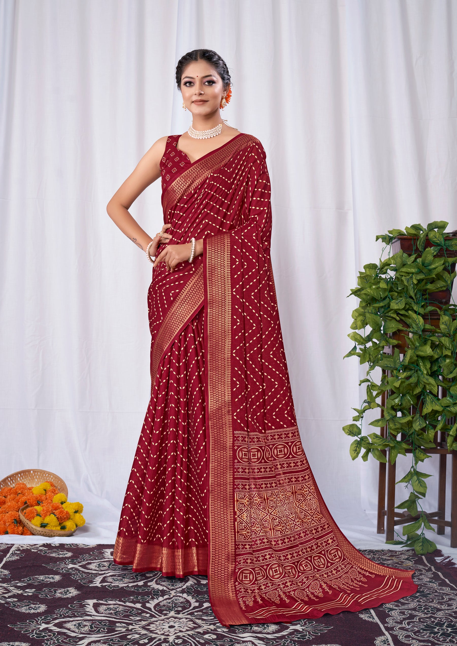 UNIVERSE Dola Silk Saree Zig Zag Leheriya Pattern Designer Pallu Zari Weaving Border saree - Apple Lifestyle