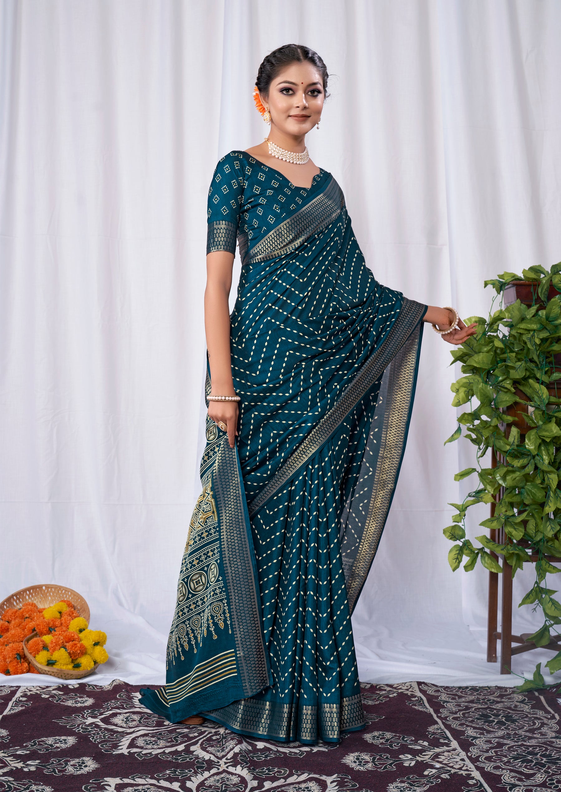 UNIVERSE Dola Silk Saree Zig Zag Leheriya Pattern Designer Pallu Zari Weaving Border - Apple Lifestyle