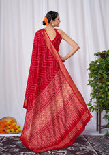 UNIVERSE Dola Silk Saree Zig Zag Leheriya Pattern Designer Pallu Zari Weaving Border - Apple Lifestyle