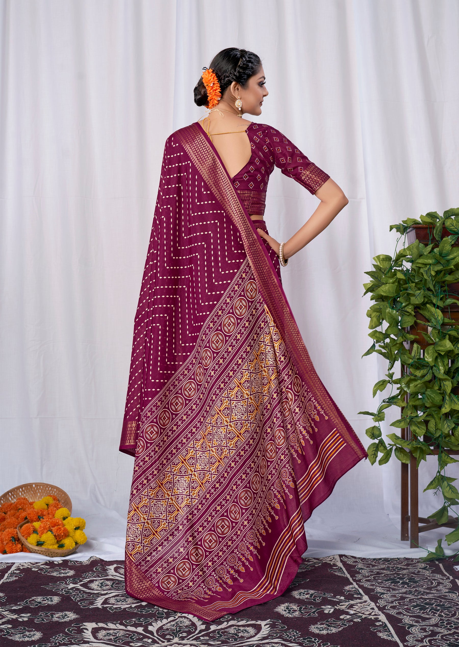 UNIVERSE Dola Silk Saree Zig Zag Leheriya Pattern Designer Pallu Zari Weaving Border - Apple Lifestyle