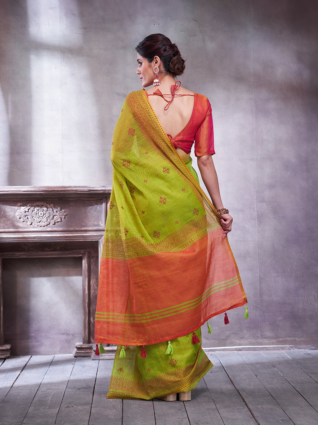 ZARI MAHAL-Elegant Olive Green Linen Saree with Orange Contrast Pallu & Traditional Zari Border Tassels